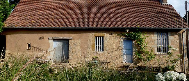 Enduit chaux fouetté et pierres apparentes