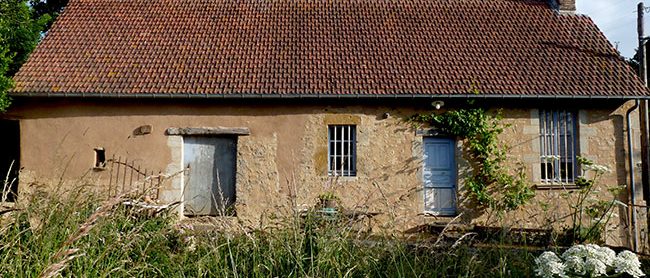 Enduit chaux fouetté et pierres apparentes