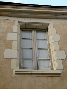 taille de pierre: dépose, taille et maçonnerie d'un fenestrage en tuffeau