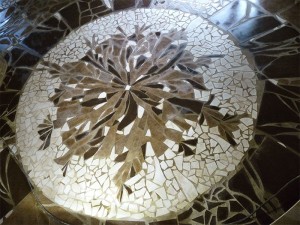 Mosaïque réalisée à Terragorra par grainsetgalets.fr